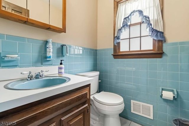 5 Twin Brooks Trl, Chester Twp., NJ 07930