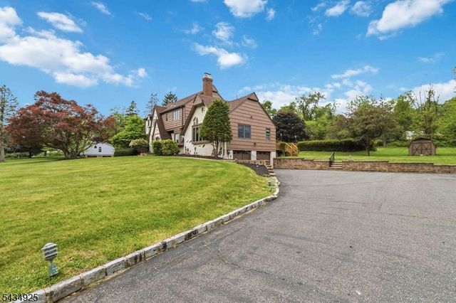 5 Twin Brooks Trl, Chester Twp., NJ 07930