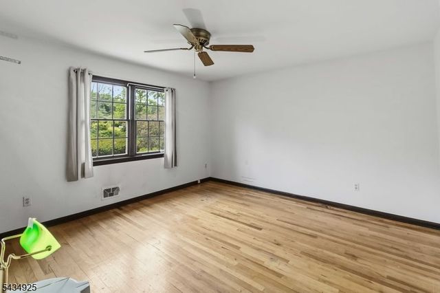 5 Twin Brooks Trl, Chester Twp., NJ 07930