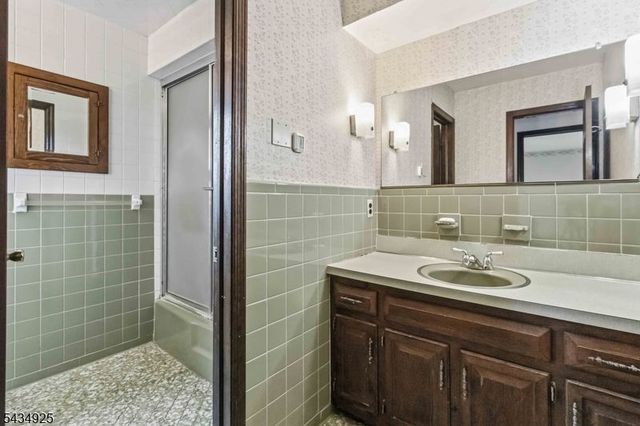 5 Twin Brooks Trl, Chester Twp., NJ 07930