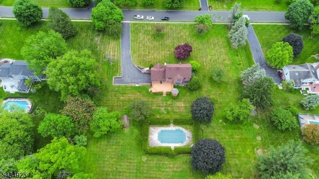 5 Twin Brooks Trl, Chester Twp., NJ 07930