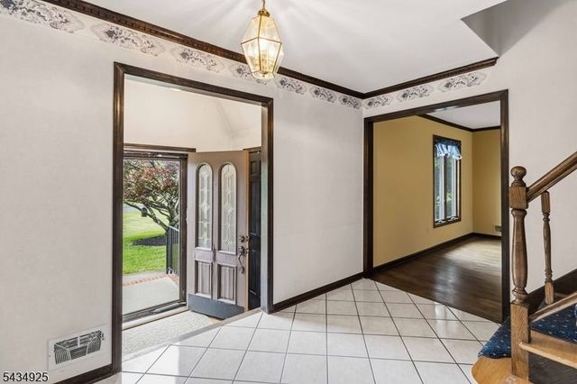 5 Twin Brooks Trl, Chester Twp., NJ 07930
