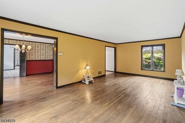 5 Twin Brooks Trl, Chester Twp., NJ 07930