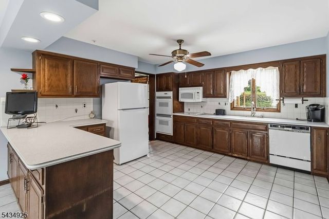 5 Twin Brooks Trl, Chester Twp., NJ 07930