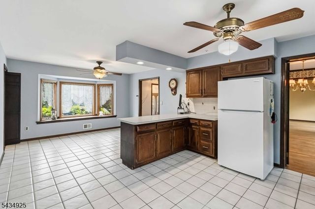 5 Twin Brooks Trl, Chester Twp., NJ 07930