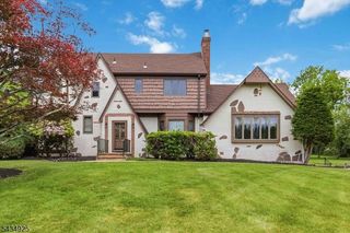 5 Twin Brooks Trl, Chester Twp., NJ 07930