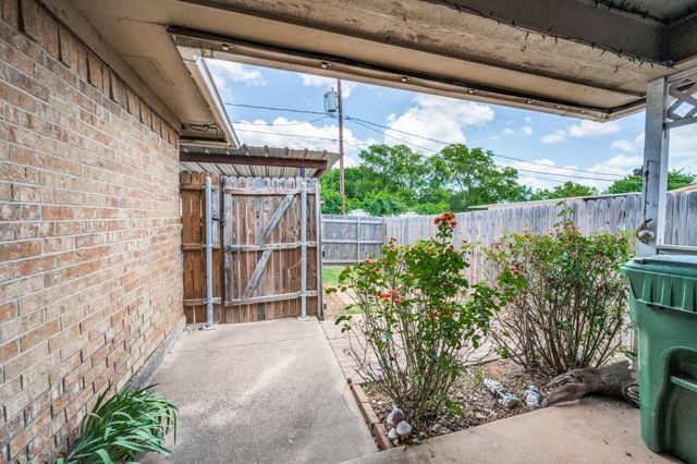 515 Guerin Drive, Arlington, TX 76012