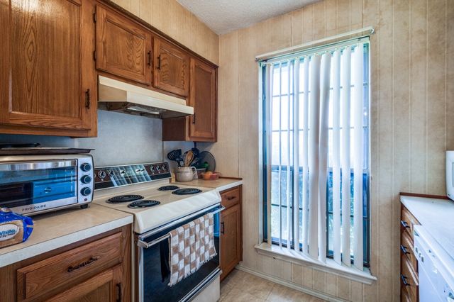 515 Guerin Drive, Arlington, TX 76012