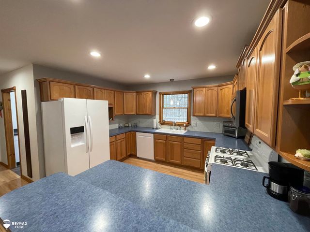 10275 Newland Drive, Otisville, MI 48463