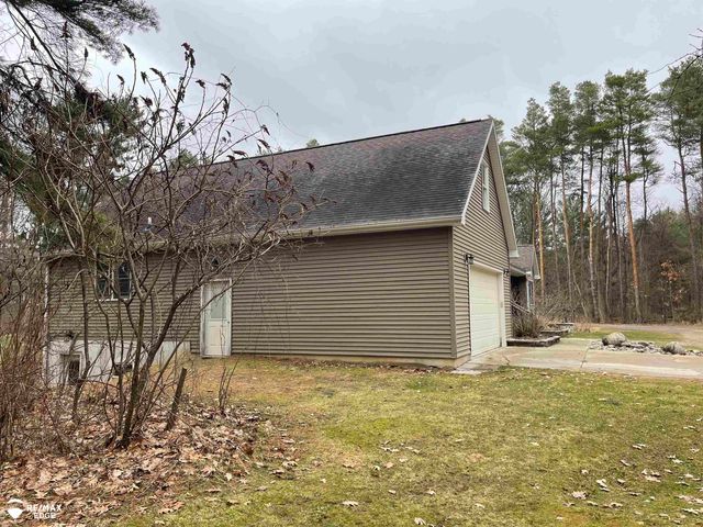 10275 Newland Drive, Otisville, MI 48463