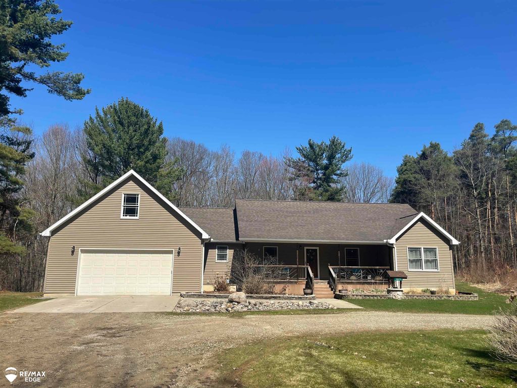 10275 Newland Drive, Otisville, MI 48463