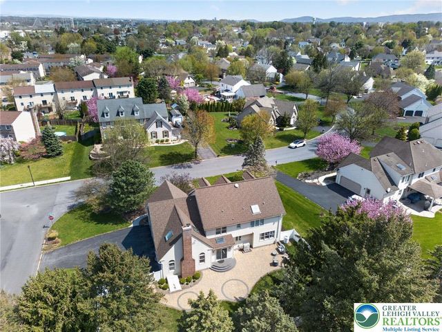 4831 South Hedgerow Drive, Lower Macungie Twp, PA 18103