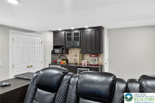 4831 South Hedgerow Drive, Lower Macungie Twp, PA 18103