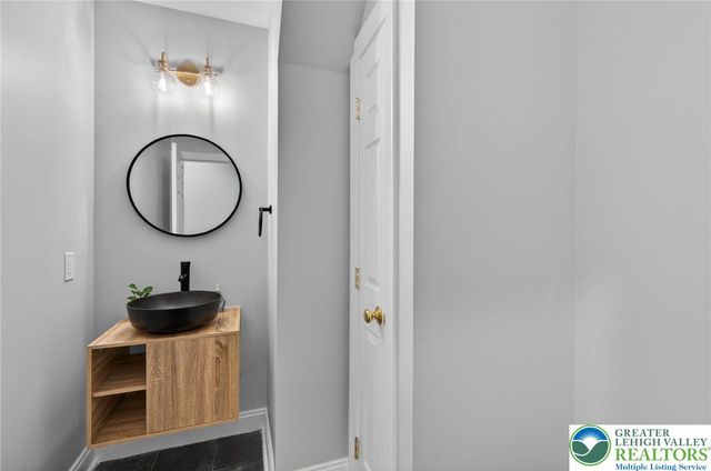 4831 South Hedgerow Drive, Lower Macungie Twp, PA 18103
