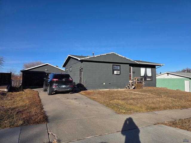 418 E COLLEGE AVE, Rapid City, SD 57701