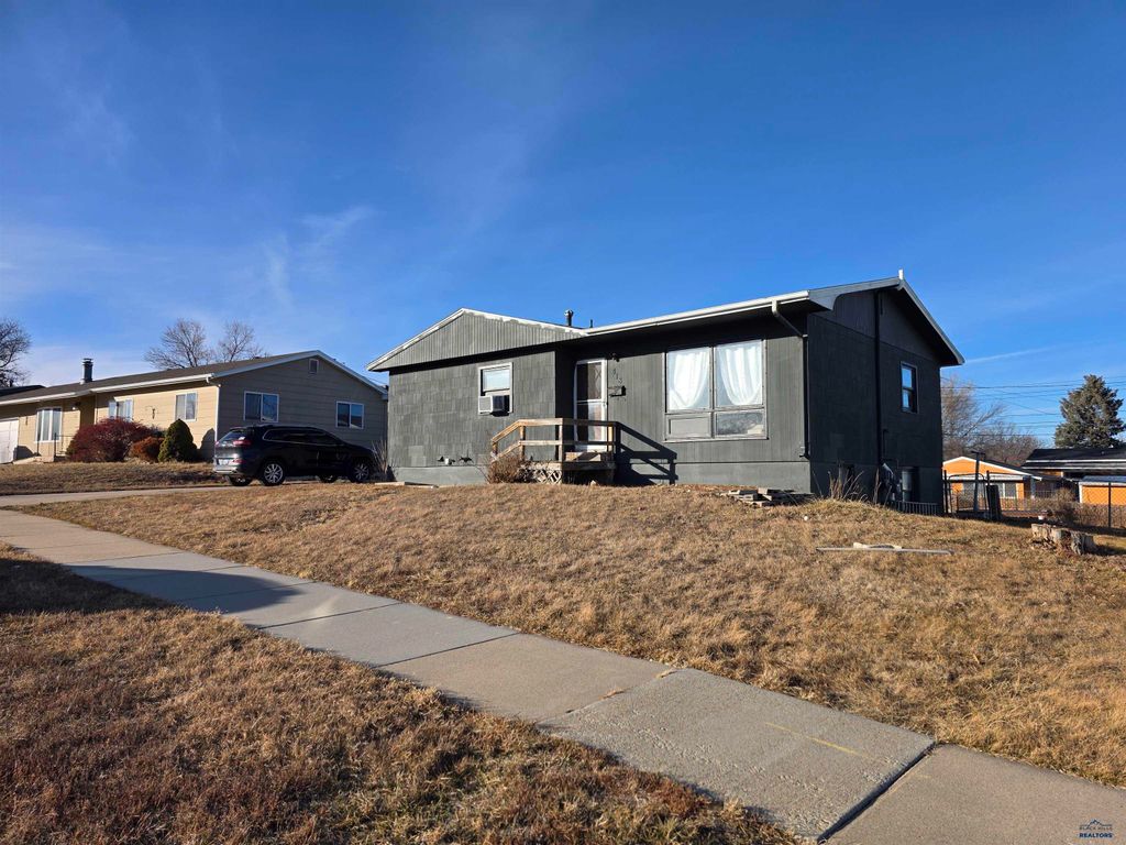 418 E COLLEGE AVE, Rapid City, SD 57701