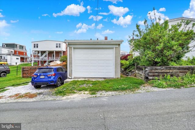 324 E MAIN ST, Dallastown, PA 17313