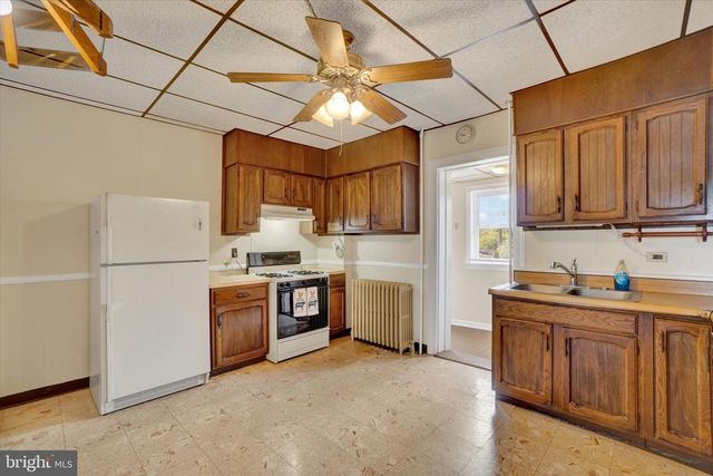 324 E MAIN ST, Dallastown, PA 17313