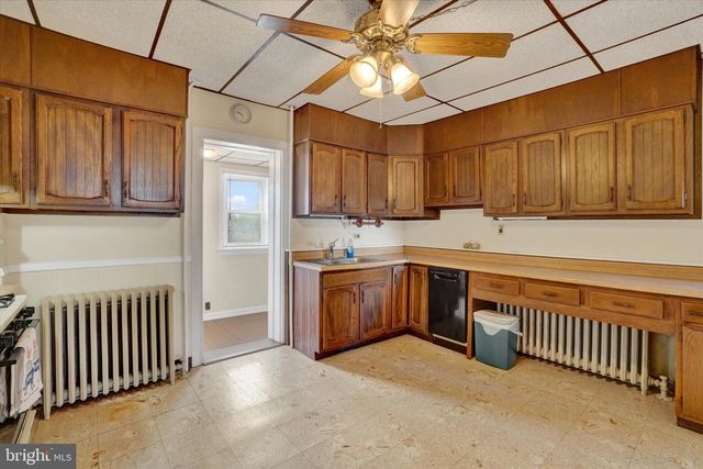 324 E MAIN ST, Dallastown, PA 17313