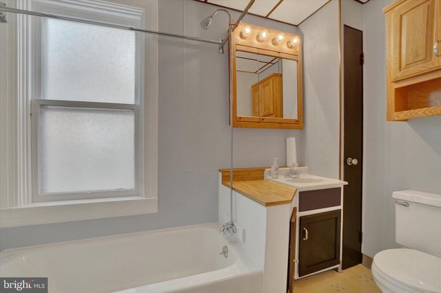 324 E MAIN ST, Dallastown, PA 17313