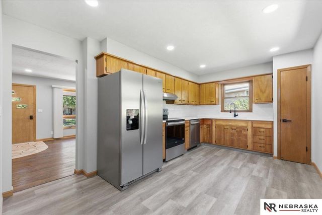 9212 Manderson Street, Omaha, NE 68134
