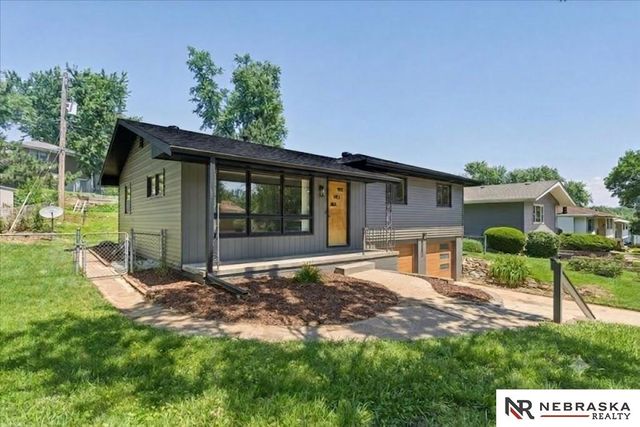 9212 Manderson Street, Omaha, NE 68134