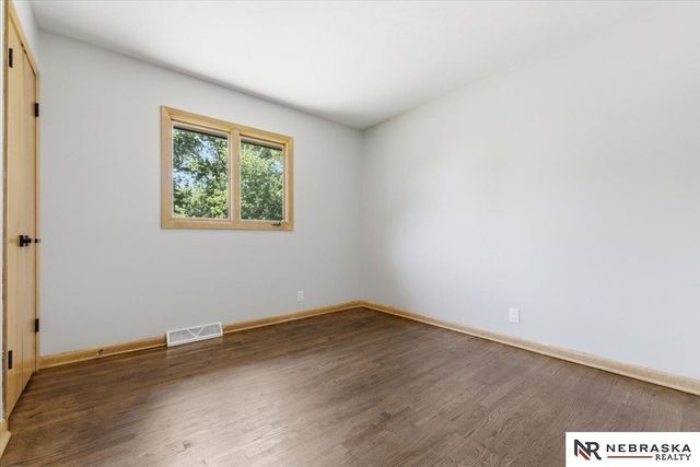 9212 Manderson Street, Omaha, NE 68134