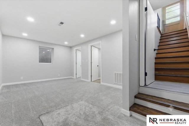 9212 Manderson Street, Omaha, NE 68134