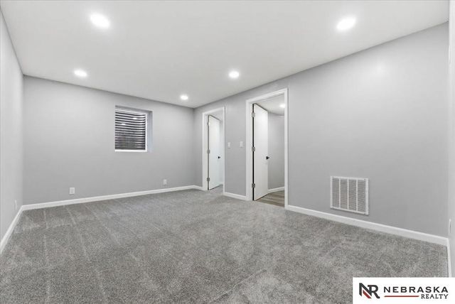 9212 Manderson Street, Omaha, NE 68134