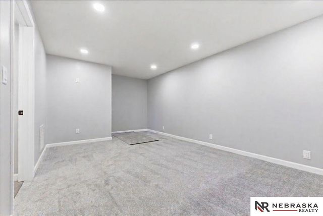 9212 Manderson Street, Omaha, NE 68134