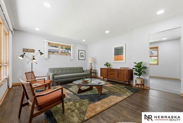 9212 Manderson Street, Omaha, NE 68134