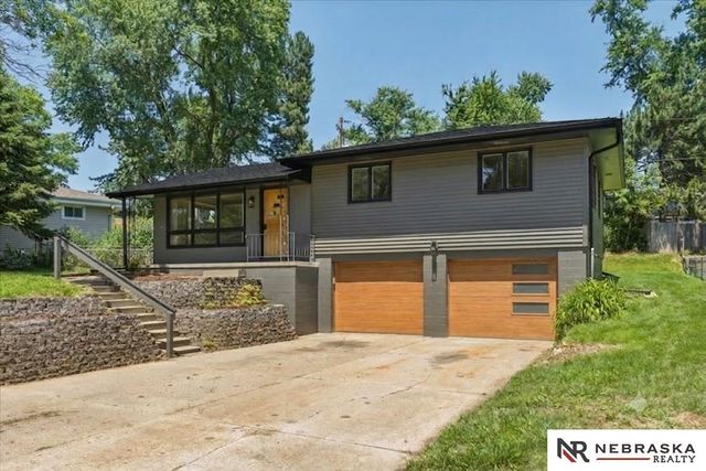 9212 Manderson Street, Omaha, NE 68134