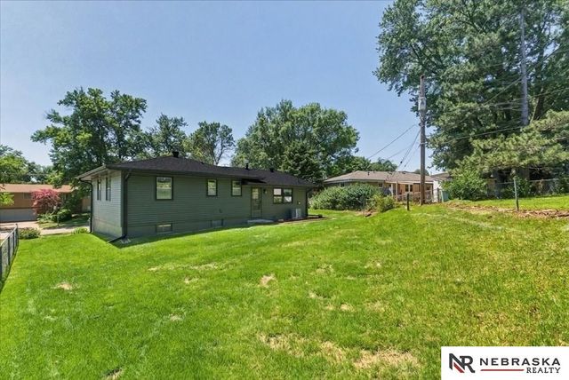 9212 Manderson Street, Omaha, NE 68134