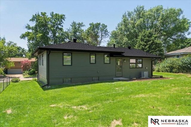 9212 Manderson Street, Omaha, NE 68134