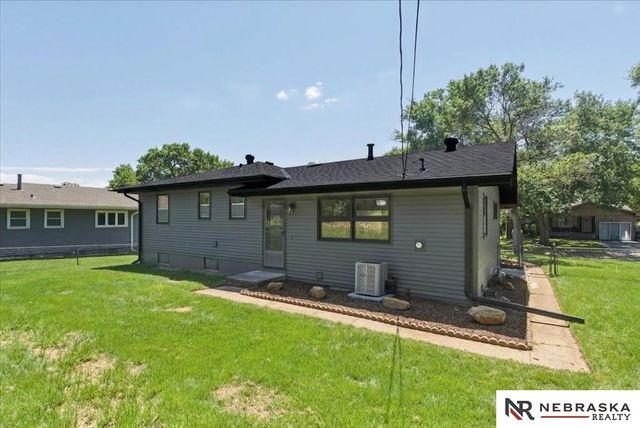 9212 Manderson Street, Omaha, NE 68134
