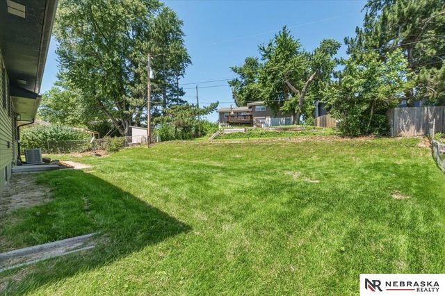 9212 Manderson Street, Omaha, NE 68134