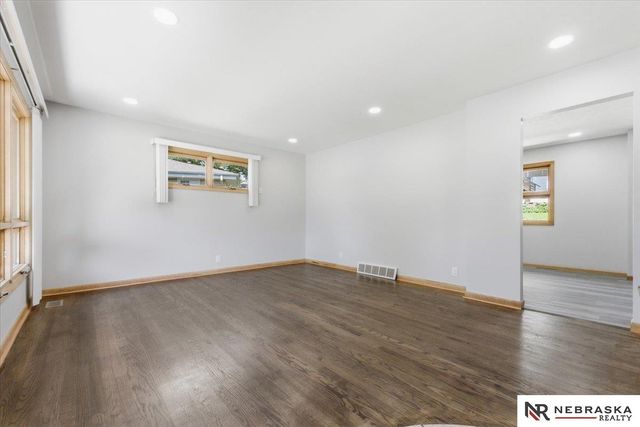 9212 Manderson Street, Omaha, NE 68134
