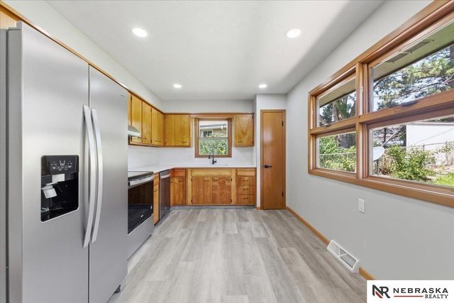 9212 Manderson Street, Omaha, NE 68134