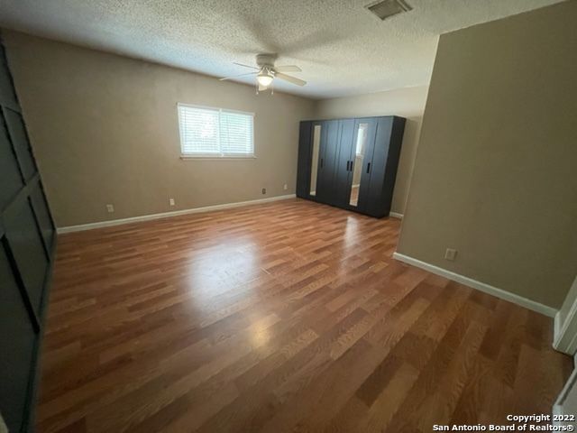 2167 MOSSY CREEK DR, San Antonio, TX 78245