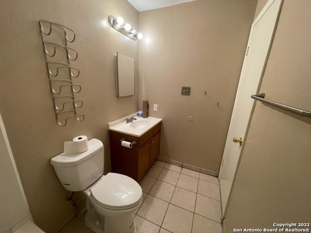 2167 MOSSY CREEK DR, San Antonio, TX 78245