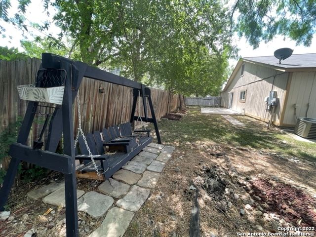 2167 MOSSY CREEK DR, San Antonio, TX 78245