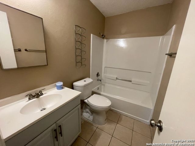 2167 MOSSY CREEK DR, San Antonio, TX 78245