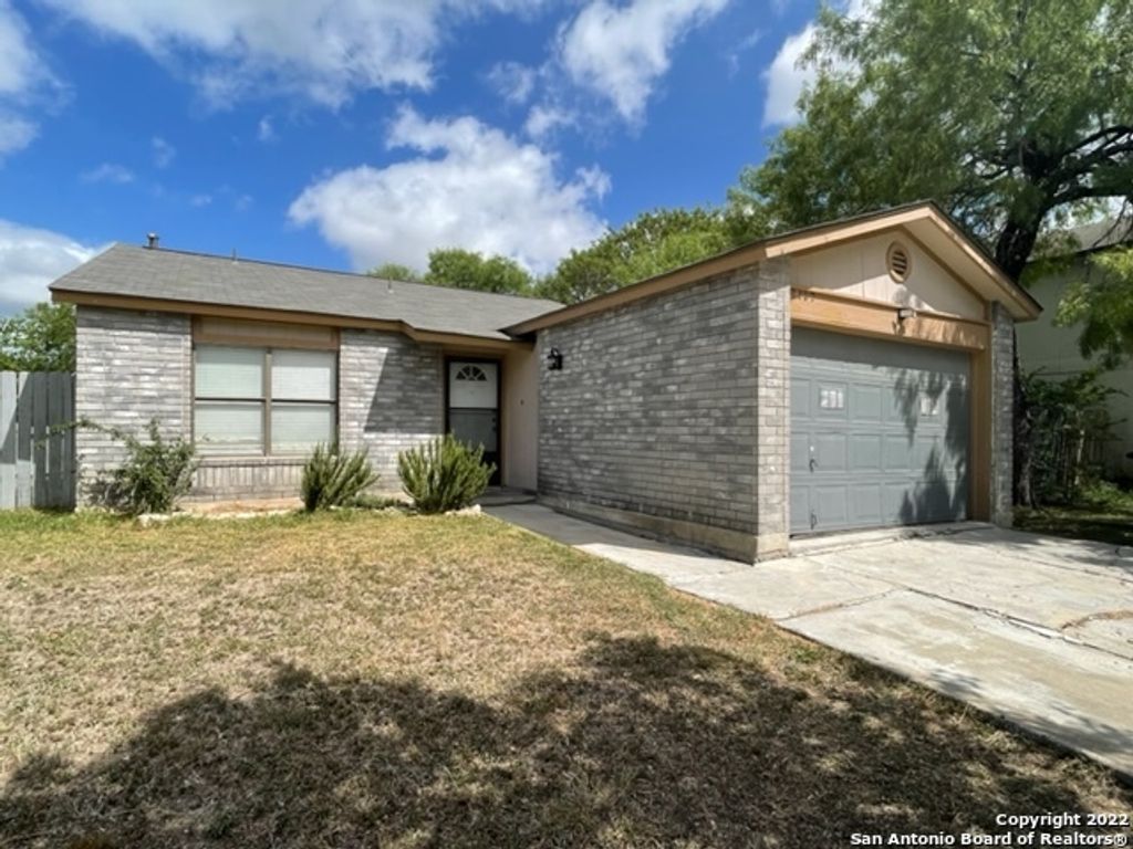 2167 MOSSY CREEK DR, San Antonio, TX 78245