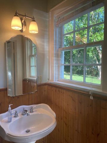 1307 W Lake DR, Taylor, TX 76574