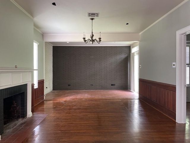 1307 W Lake DR, Taylor, TX 76574