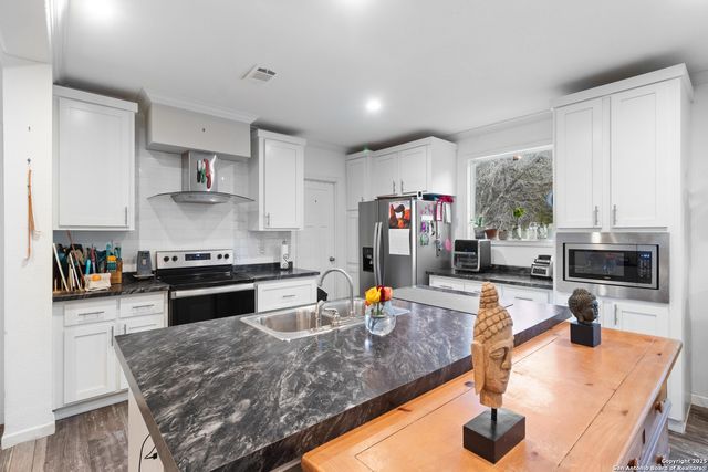 605 Seth Circle, Bandera, TX 78003
