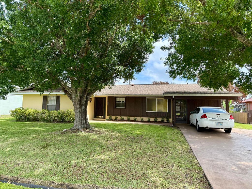 532 SE Brookside Terrace, Port St. Lucie, Port St Lucie, FL 34983