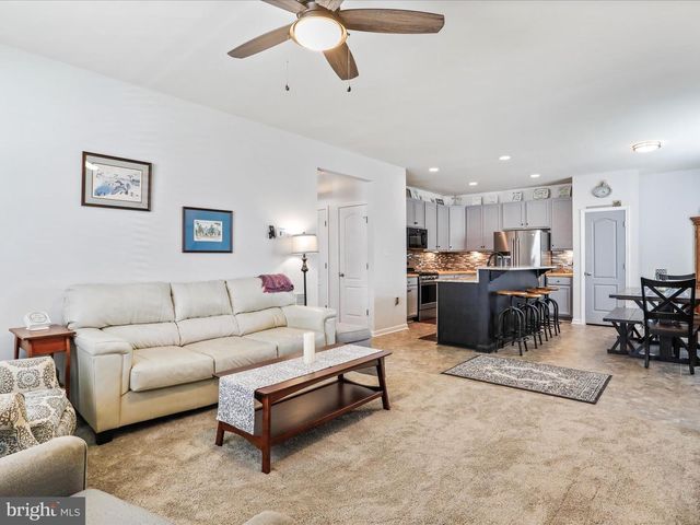 1241 N FAIRFAX BLVD, Ranson, WV 25438