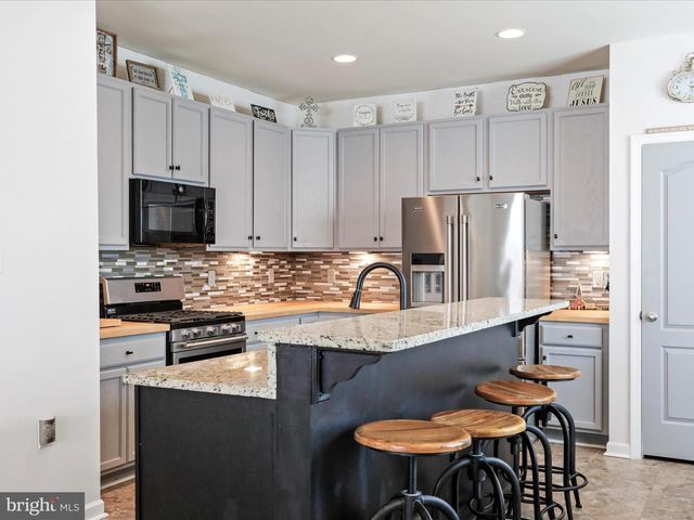 1241 N FAIRFAX BLVD, Ranson, WV 25438