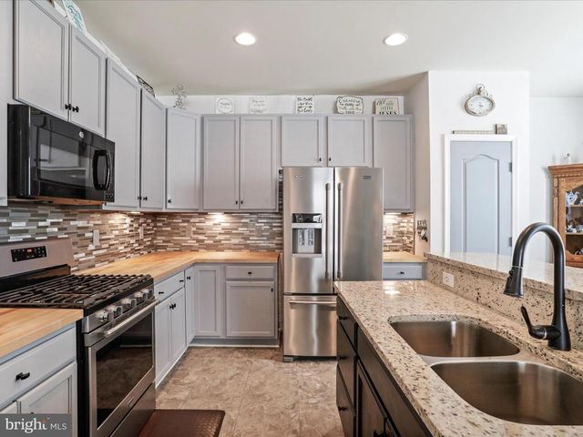 1241 N FAIRFAX BLVD, Ranson, WV 25438